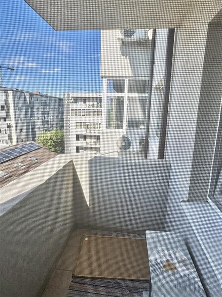 Berceni, Metalurgiei, Drumul Dealul Cucului 36, garsoniera.